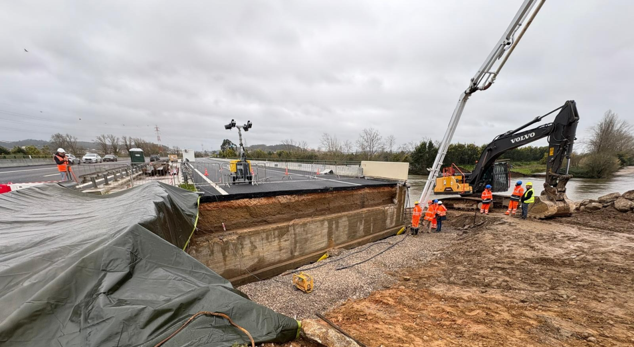 Geovia no apoio à reposição da A1 após o colapso de dique no Rio Mondego